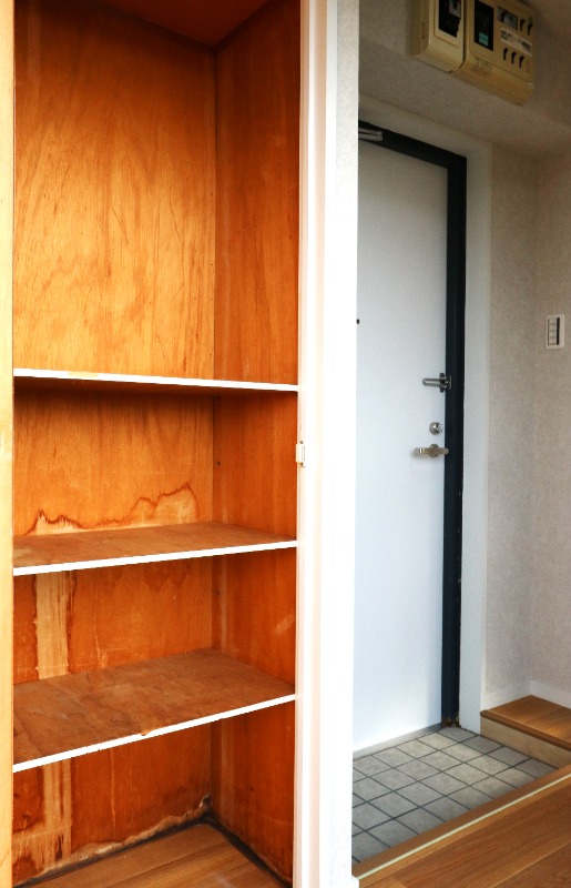 玄関収納完備。
