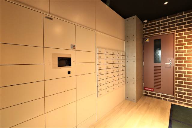 ハイテクな宅配ボックス完備してます