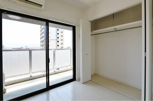 壁一面収納で荷物の多い方も安心です