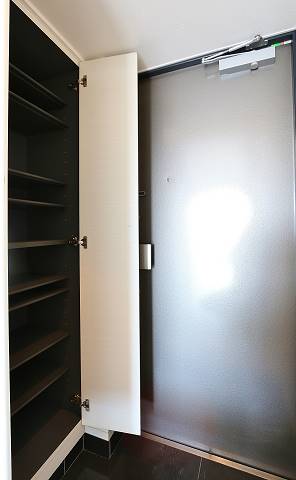 大容量シューズボックスで靴の多い方にぴったり