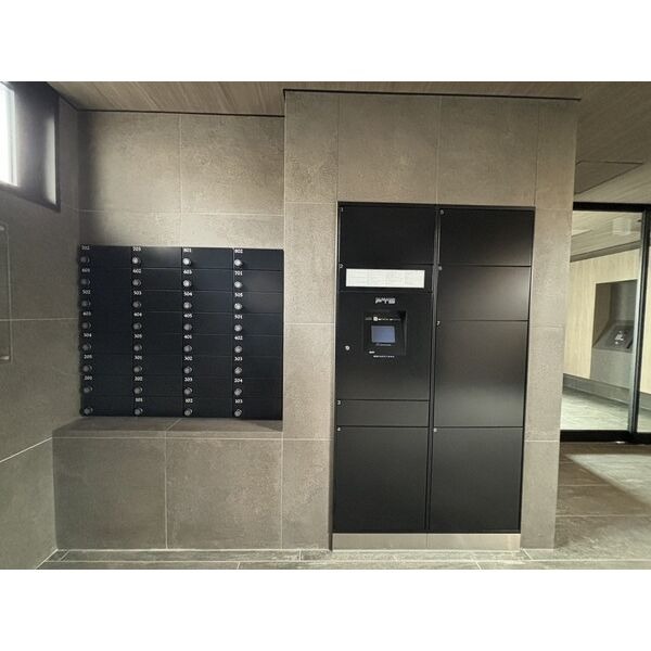 宅配ボックス付きです