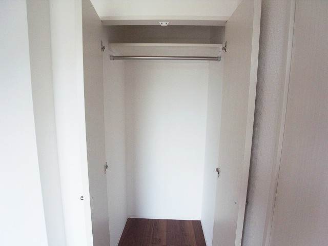 クローゼット2箇所あり収納に困りません