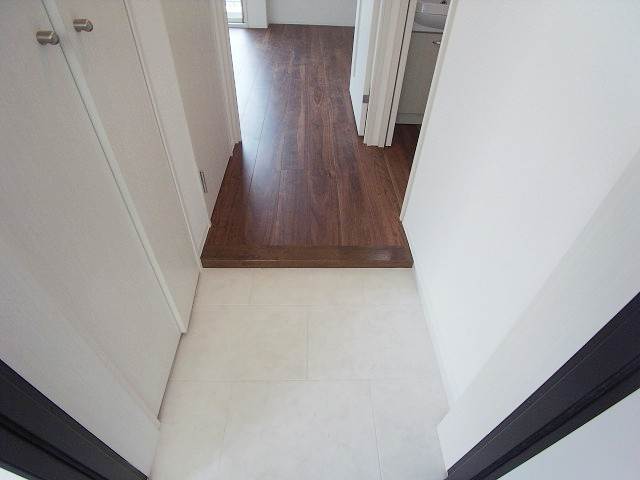 玄関には広めのシューズボックスあります