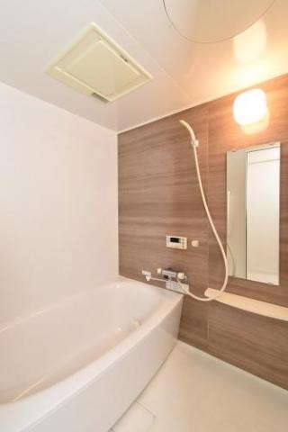 ゆったりとくつろげるバスルームです