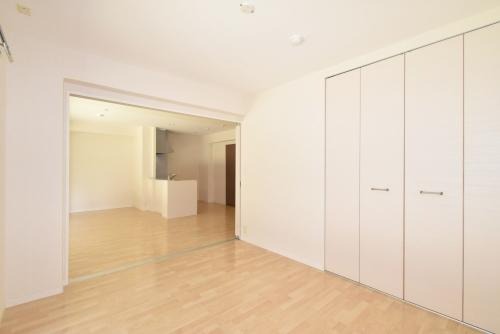 6帖超えの洋室です