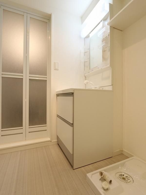 独立洗面台完備しています。