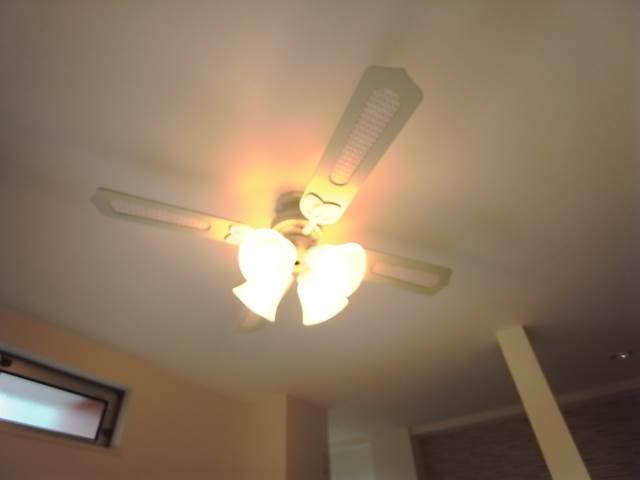 シーリングファンつき。