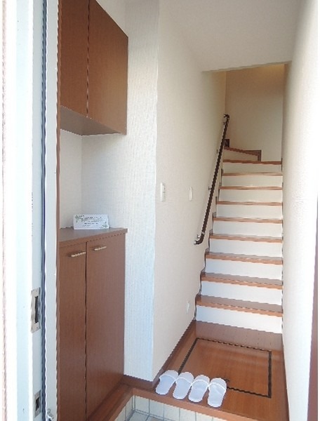 玄関から見るとこんな感じです