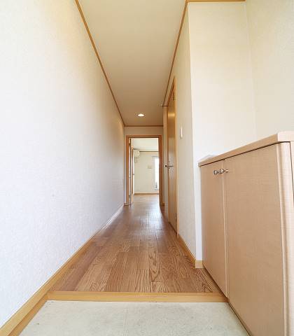 玄関もしっかり明るいですね。