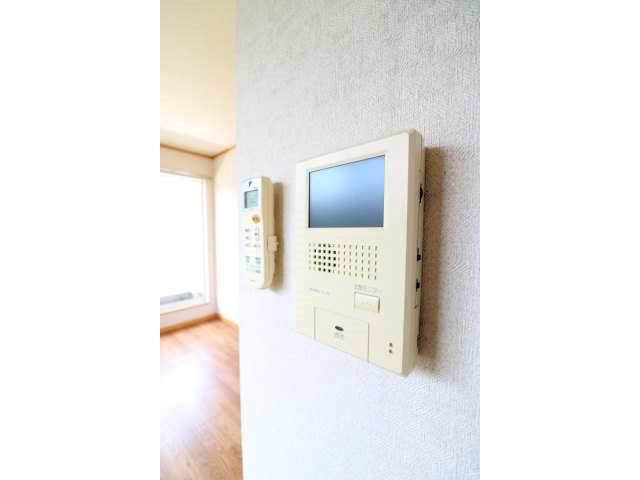 モニター付きインターホンで安心です。