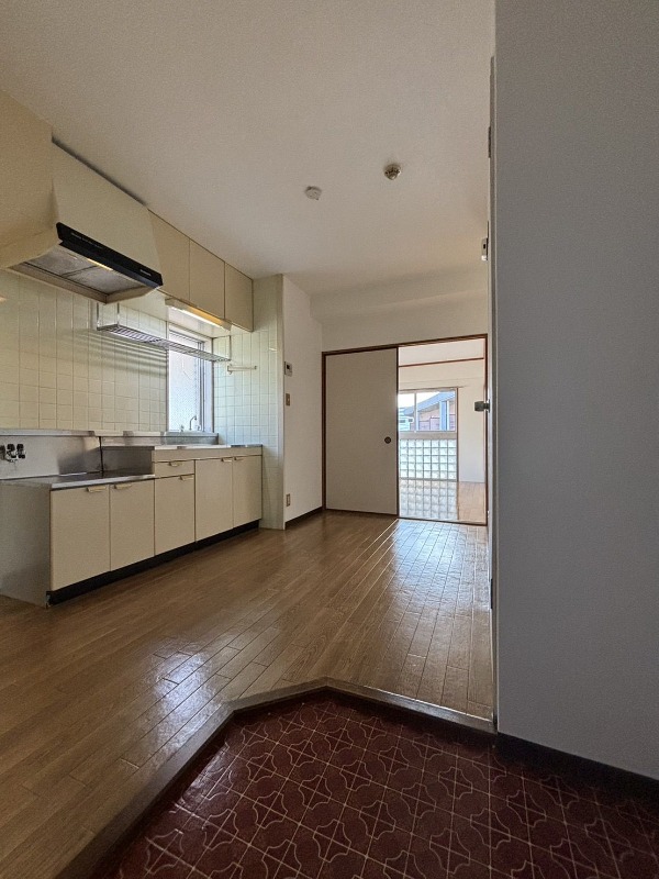 6帖越えのダイニングキッチンです