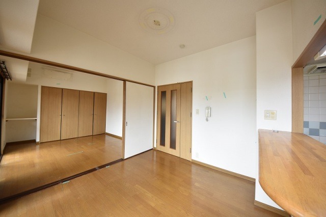 家具の配置がしやすいリビングですね