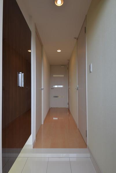 風通しのいい綺麗な廊下ですね