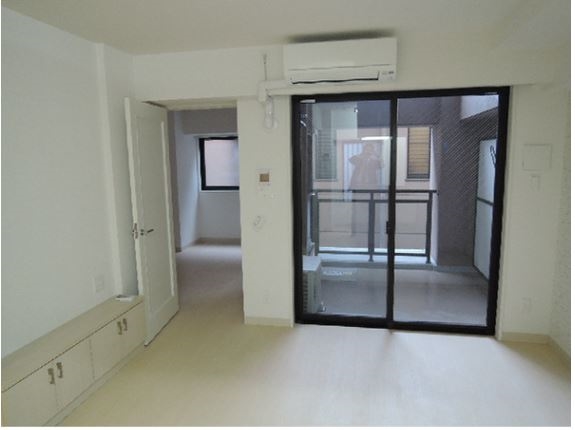 白基調のオシャレなリビングですね