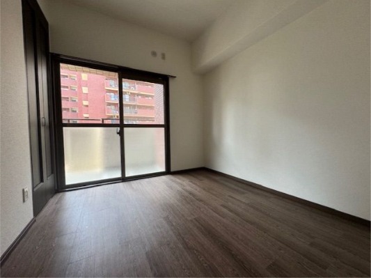 こちらは寝室にいかがでしょうか