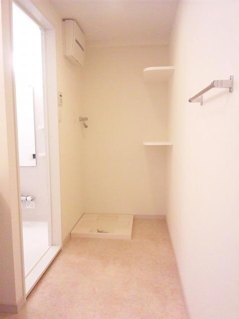 室内洗濯機置場完備。