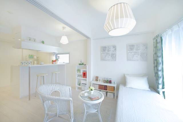 白基調のオシャレなリビングですね