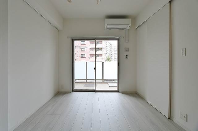 寝室にぴったりの洋室ですね