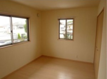 こちらは寝室にぴったりの洋室です