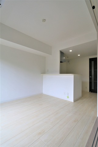 家具の配置に困らないリビングですね