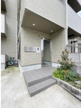 エントランスもきれいにされています