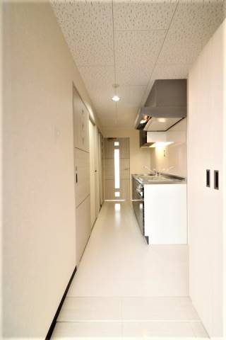 玄関からみるとこんな感じです