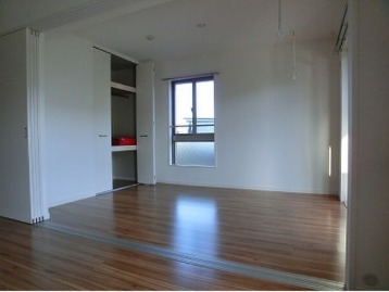 こちらは寝室にぴったりの洋室です