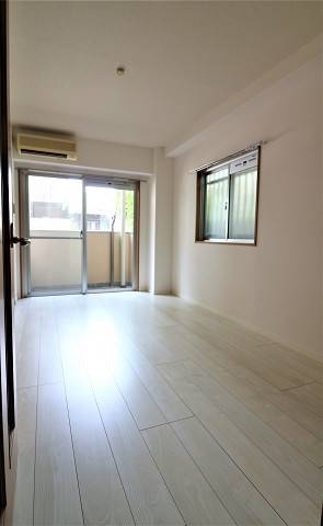 大きな窓からの日差しが心地よいです。