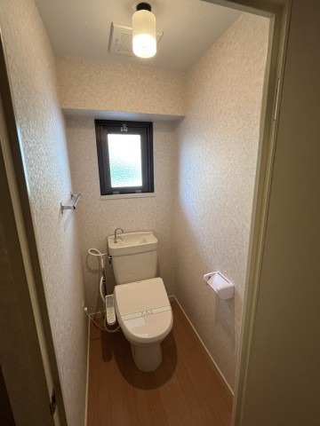 清潔感のあるトイレですね。