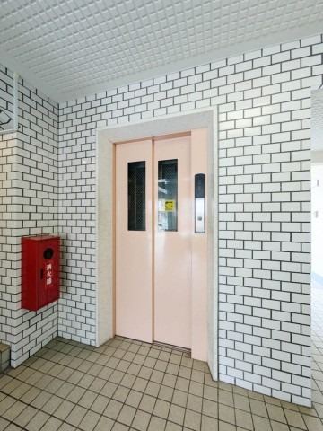 エレベーター完備。