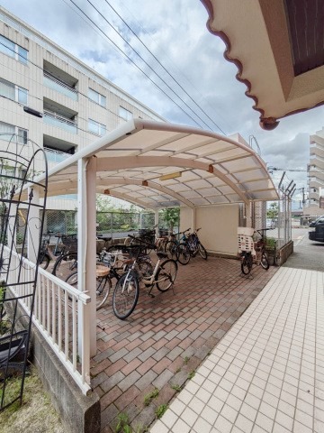 駐輪場完備。