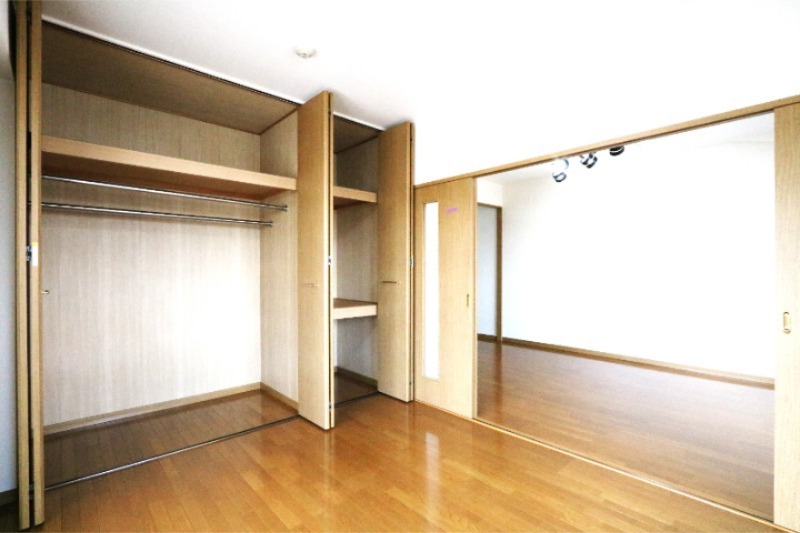 お洋服が多い方でも安心の収納力