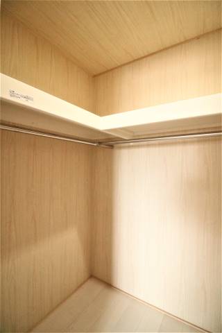 奥行きのあるクローゼット