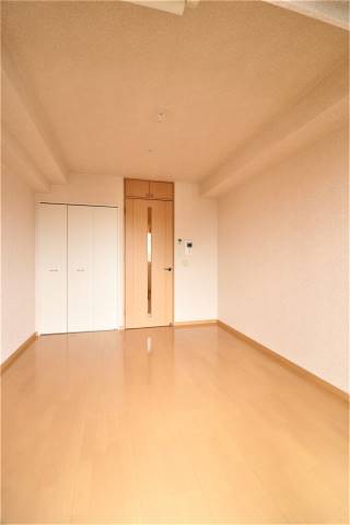 家具の配置に困らないリビングですね