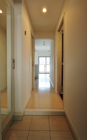 白基調なオシャレな玄関ですね