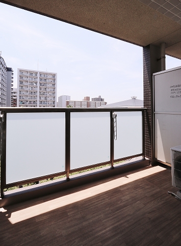 広い日当たりの良いバルコニーです