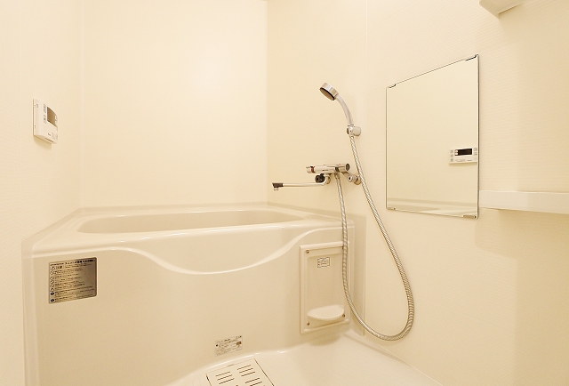 白で統一された綺麗な集合ポストですね