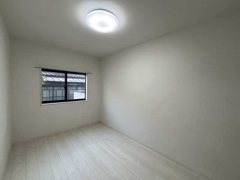 こちらは寝室にいかがでしょうか？？