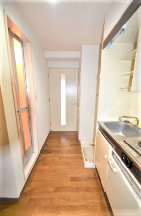 玄関から見るとこんな感じです