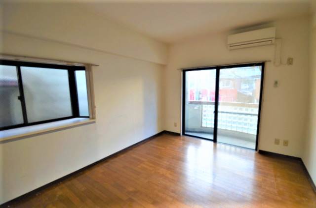 出窓で開放感あります