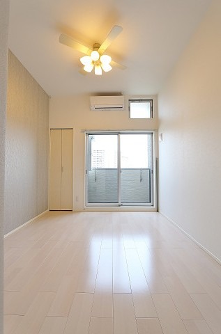 シーリングファンとエアコンで快適に過ごせます