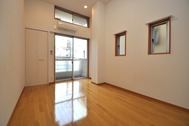 横窓もあり通気性もバッチリです