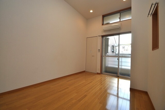 採光部も多く明るい室内です