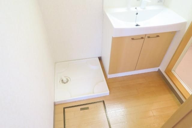 もちろん室内洗濯機置き場付きです。