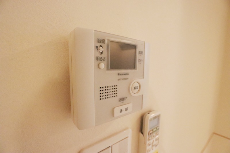 モニター付きインターホンで安心です。