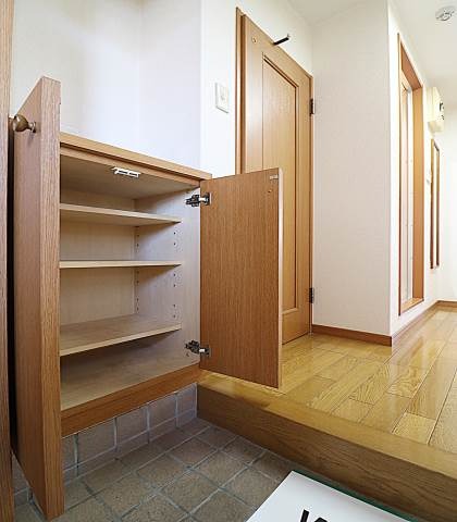 玄関収納も充実しています