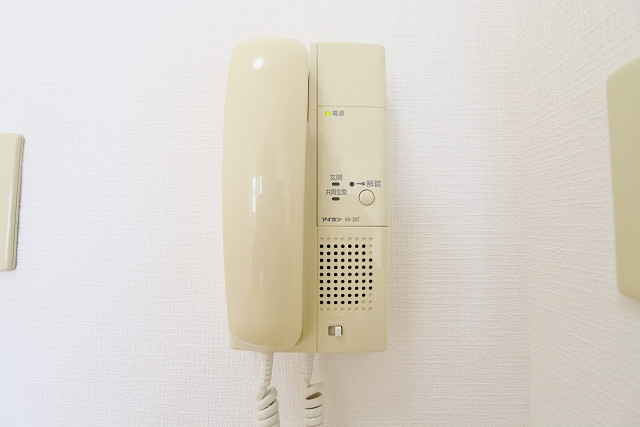 インターフォンで来客を確認出来ます