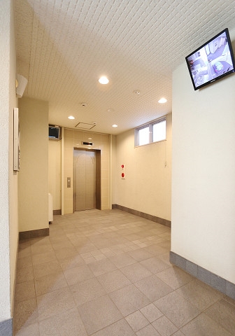 明るいエントランスですね