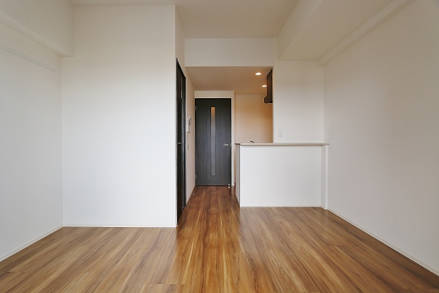 家具の配置がしやすいリビングですね