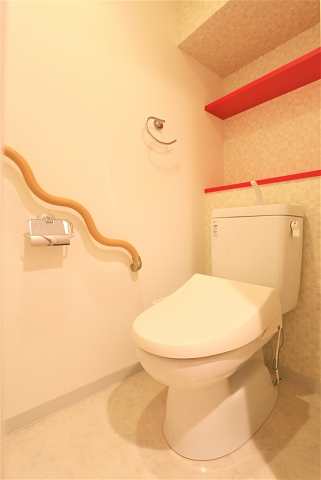 手すり付きのお手洗い